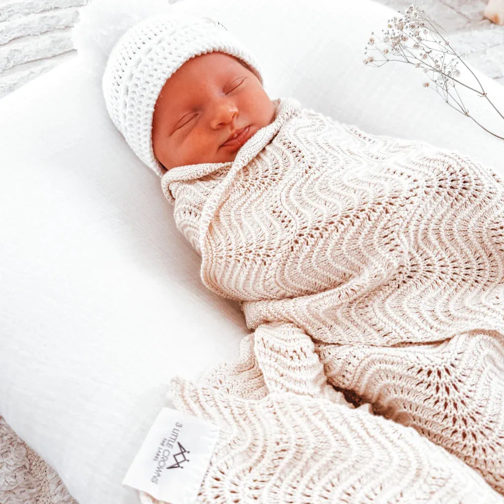 3 Little Crowns Knitted Blanket - Oat