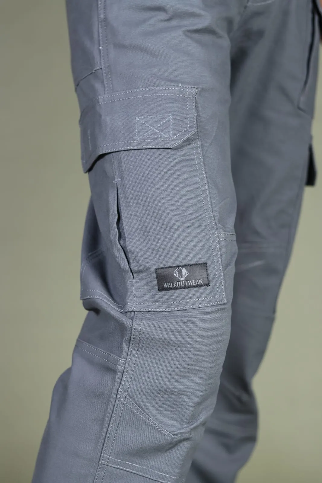 Durable and stylish cotton with multiple pockets Cargo (grey). BY WALKOUTWEAR