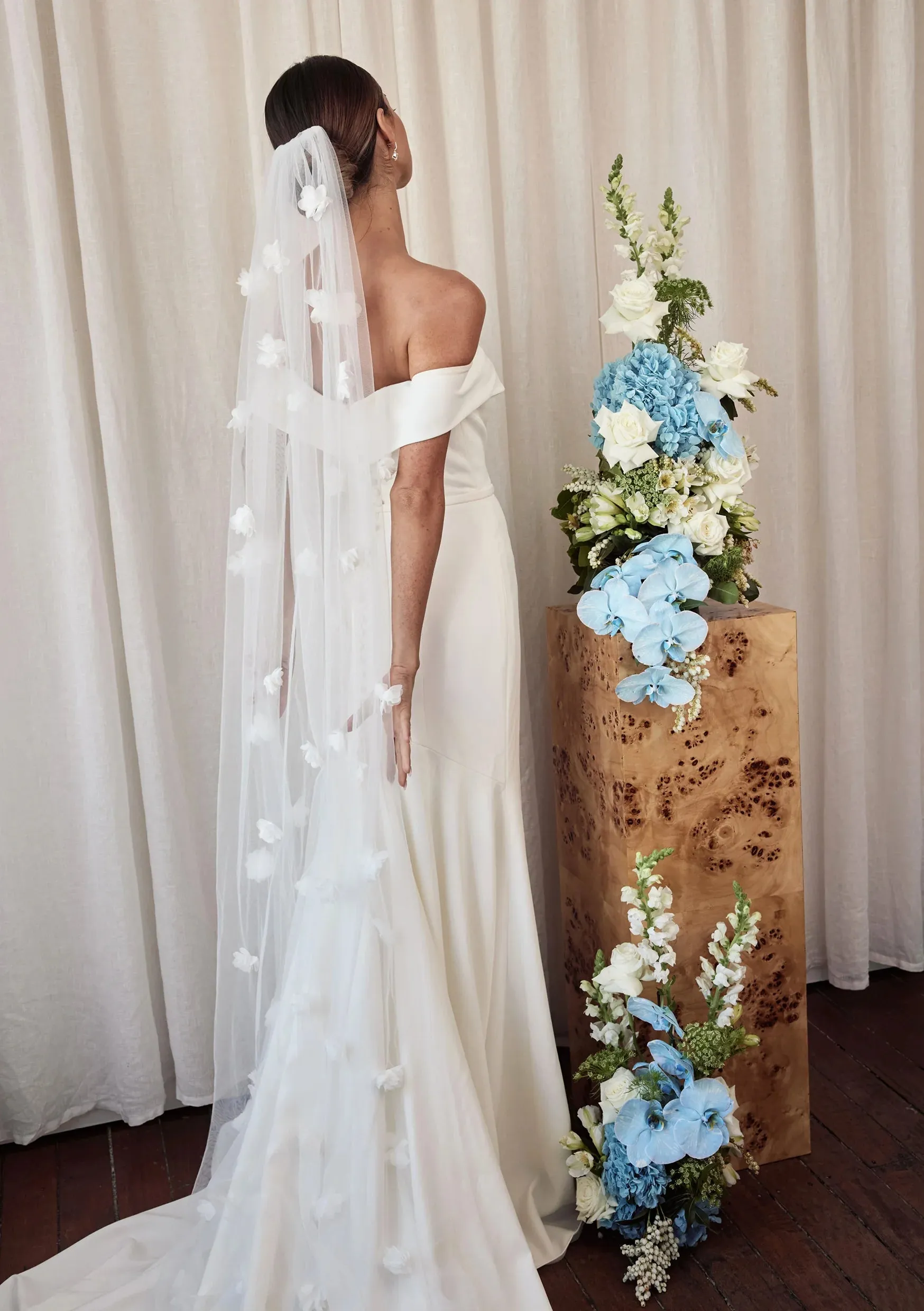 Lola Knight - Lillian - Delicate Flower Wedding Veil - Ivory