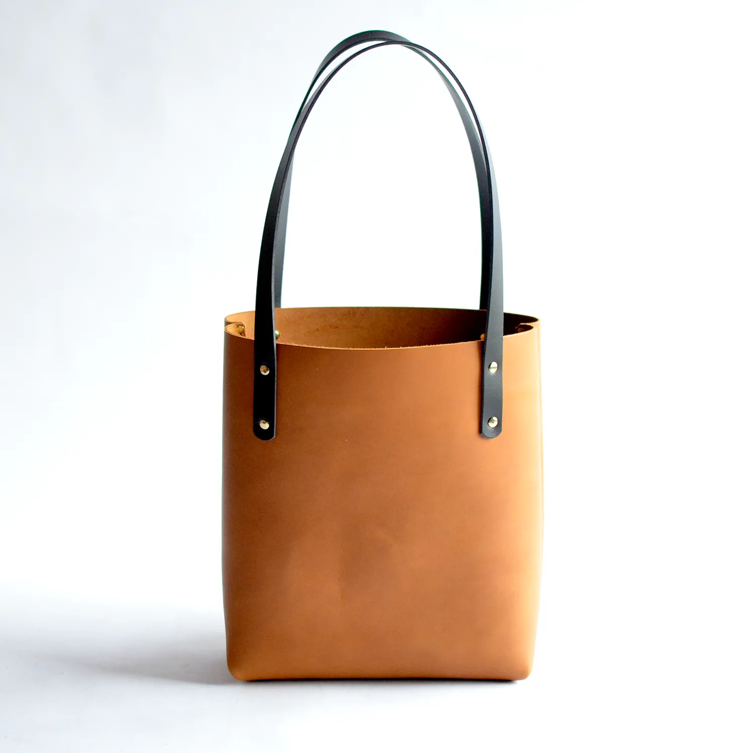 Medium Classic Tote - Honey Leather