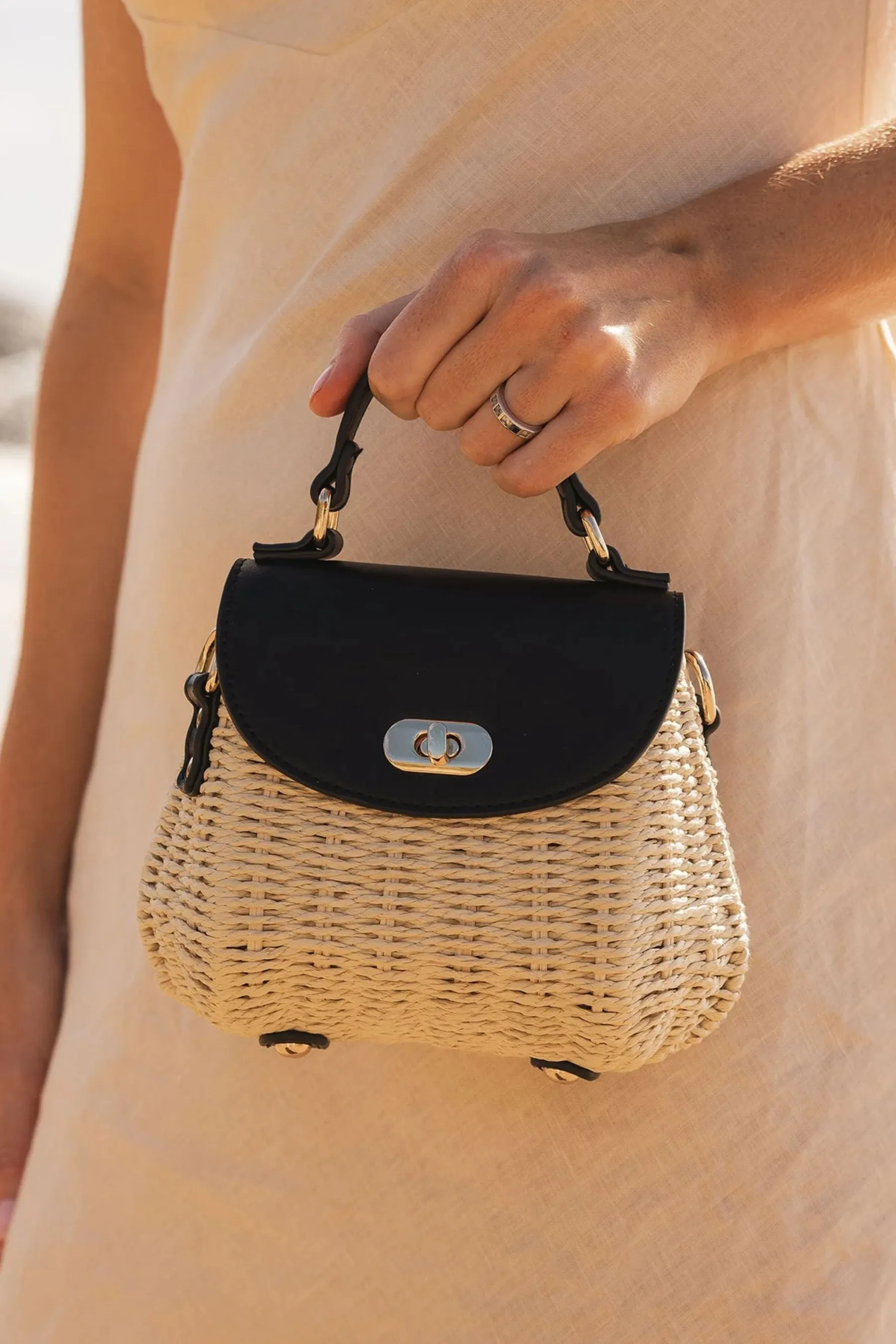 Sandy Raffia Crossbody Bag | Black